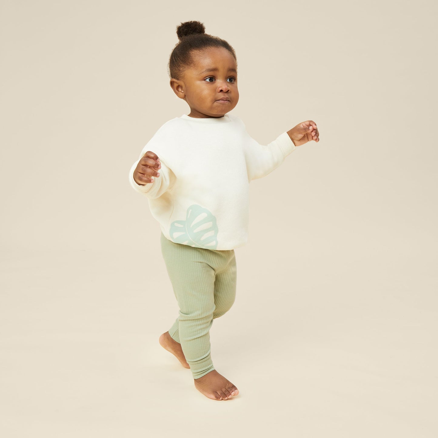 Botanical Oversized Sweatshirt & Ribbed Leggings Outfit