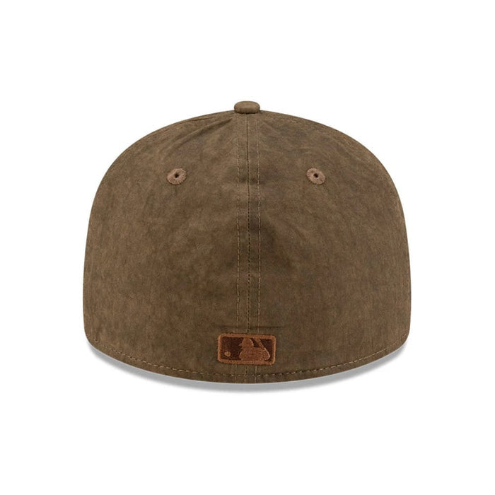 Pictured is this MLB Utility Linen Atlanta Braves Retro Crown 59FIFTY Fitted cap in open brown. 7