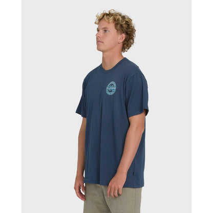 BILLABONG - HOLLOW FILL PREMIUM SS TEE | Dark Denim